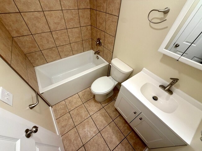 Building Photo - 1380 Cleveland St