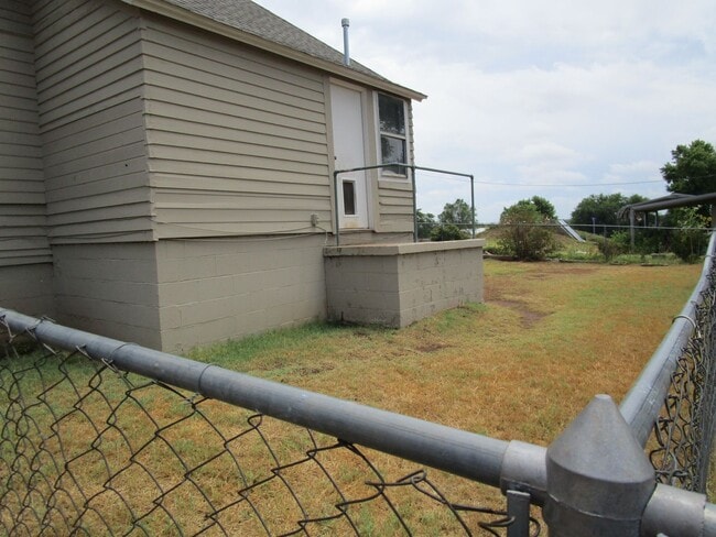 Building Photo - Absolutely Adorable!