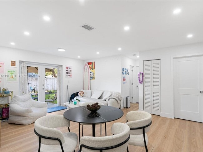 Building Photo - 6510 SW 59th Pl