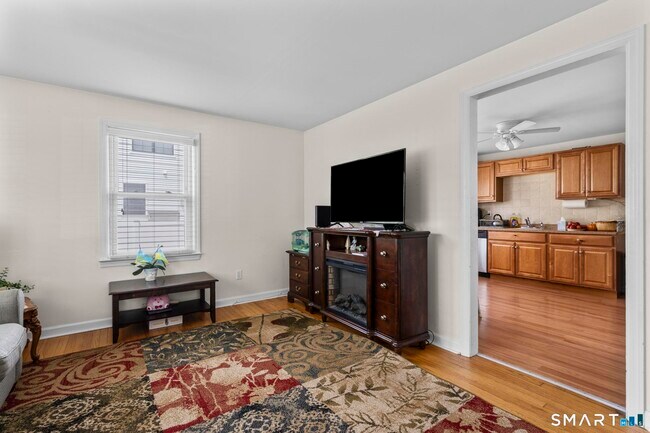 Building Photo - 214 Country Rd