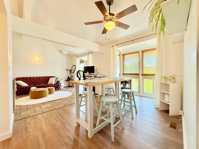 Building Photo - Beautiful One-Bedroom Condo near the Heart of Downtown SLC!