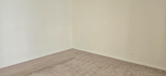 Building Photo - 7300 Lake Cir Dr