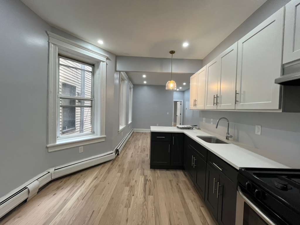 Building Photo - 95 Bostwick Ave