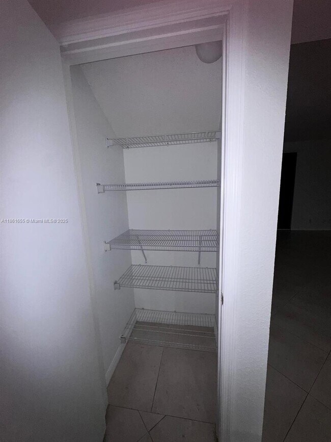 Building Photo - 991 Sevilla Cir