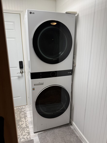 Washer & Dryer - 207 Evans Ave