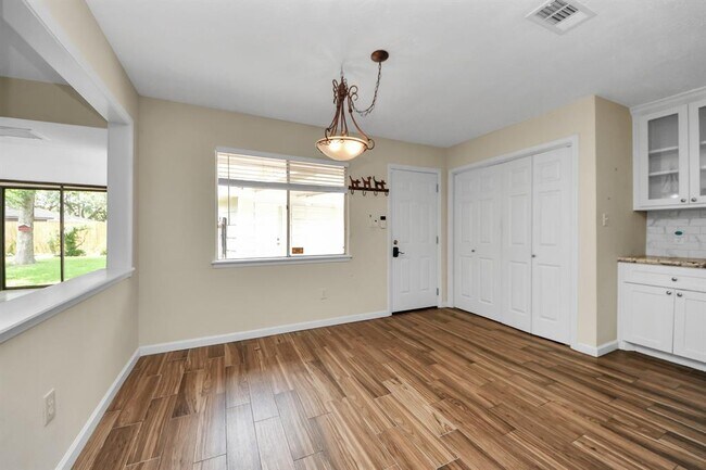 Building Photo - 5715 Braesvalley Dr