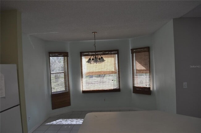 Building Photo - 5 White Wing Pl