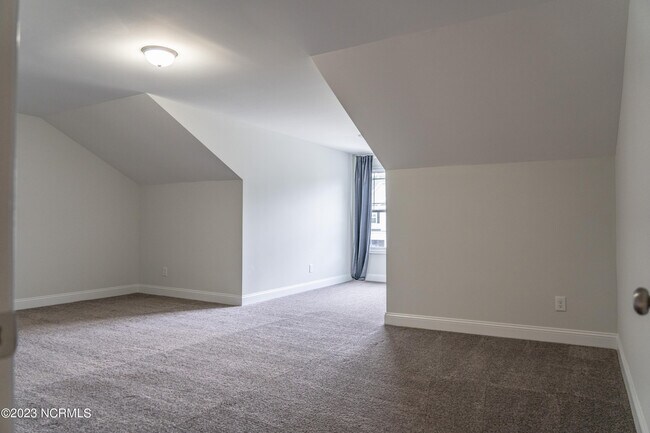 Building Photo - 176 Enfield Dr