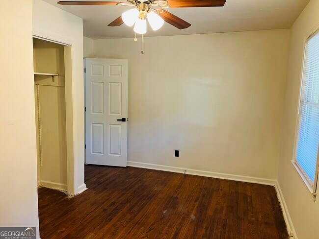 Building Photo - 50 Lone Oak St