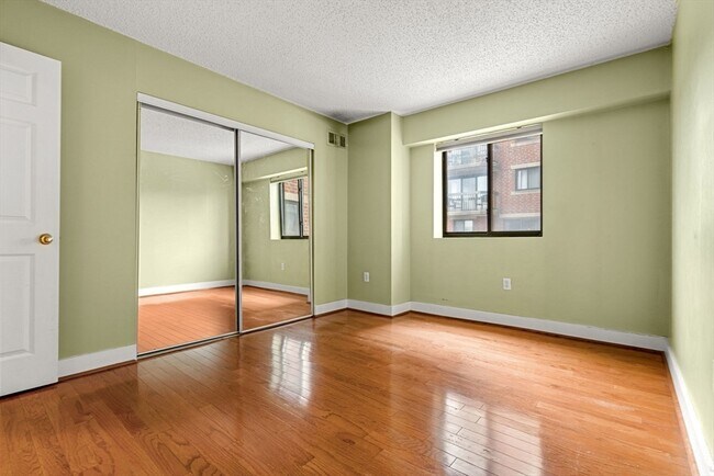 Building Photo - 15 N Beacon St