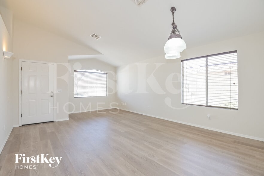 Building Photo - 6951 W Red Rock Dr