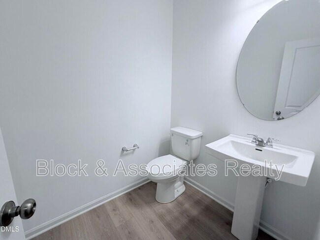 Building Photo - 611 Contento Ct