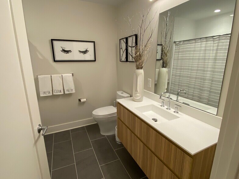 Building Photo - 240 Salem St