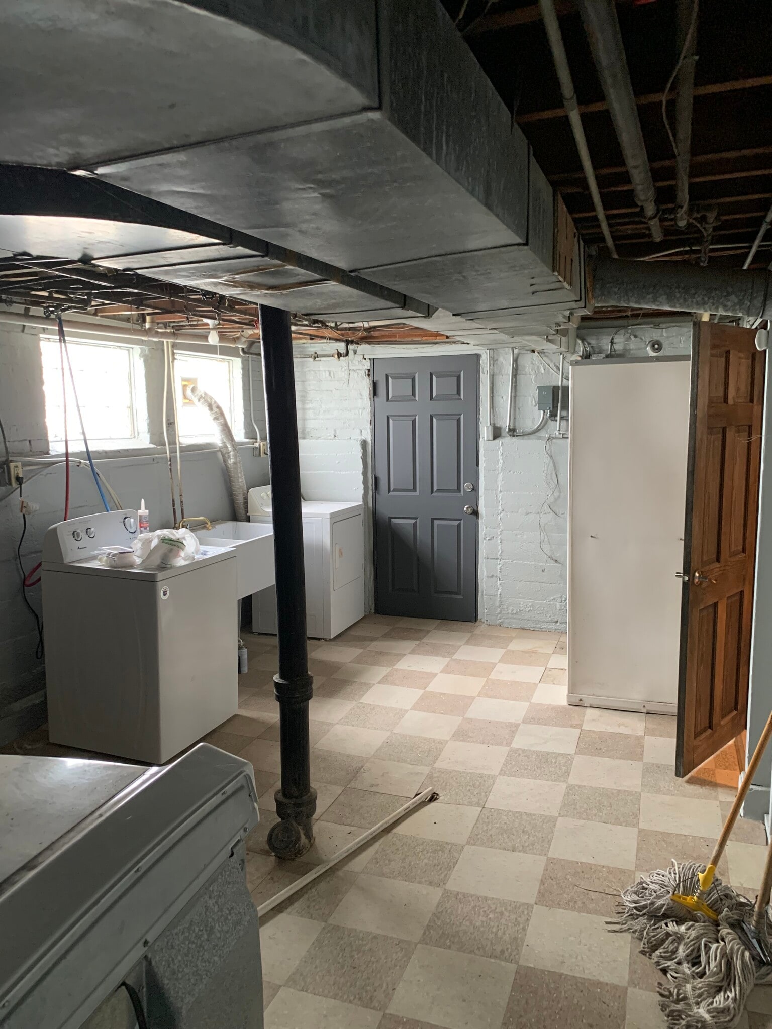 Building Photo - 163 Parkside Ave