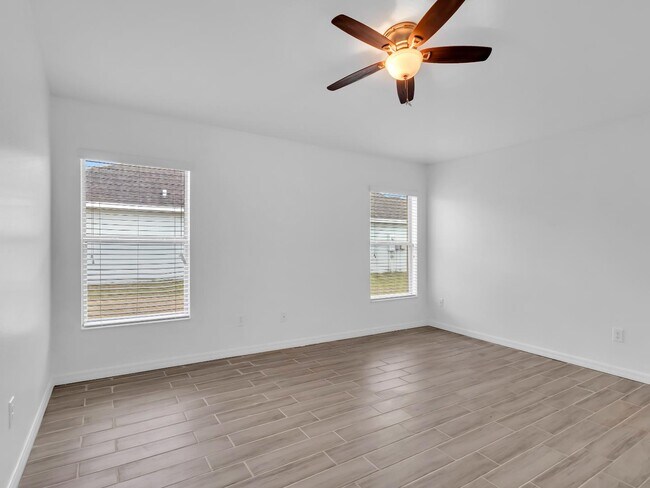 Building Photo - 1909 Hawks View Dr