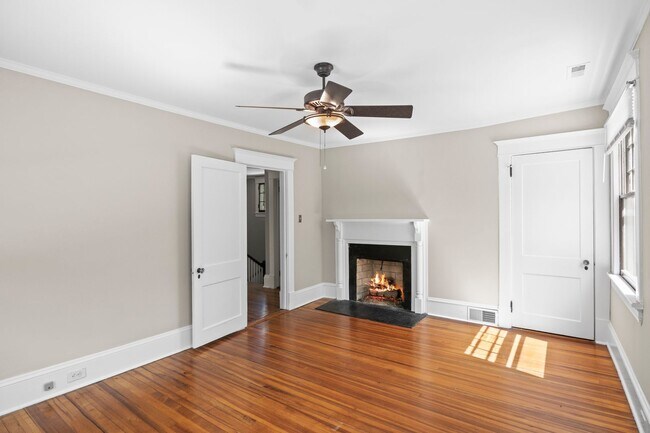 Building Photo - Historic Home in Wake Forest!