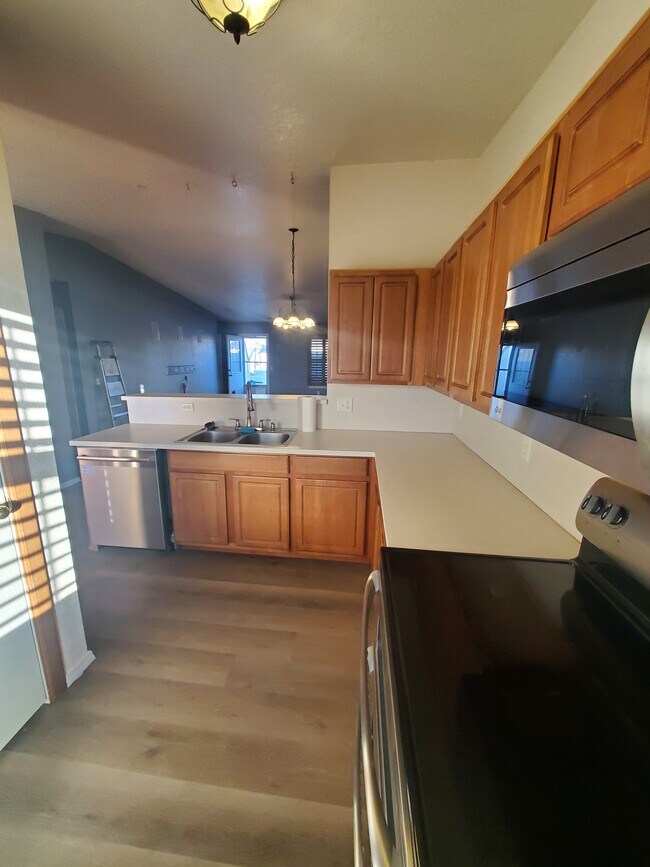 Building Photo - 9200 Checkerbloom Dr