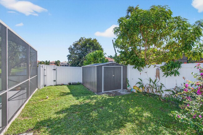 Building Photo - 7076 Middlebury Dr