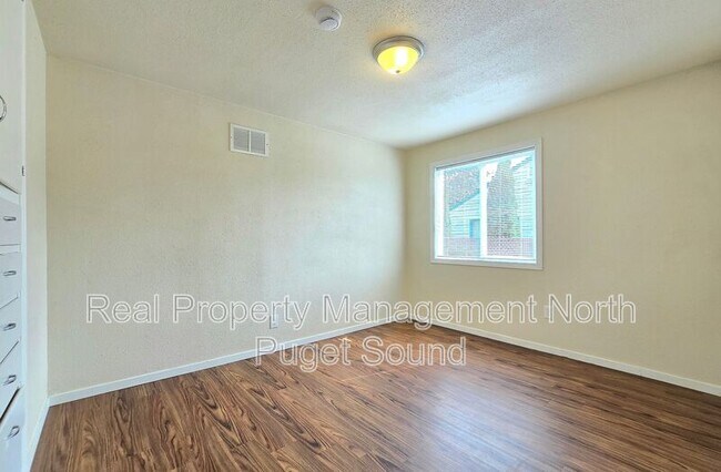 Building Photo - 1083 Alder Ave