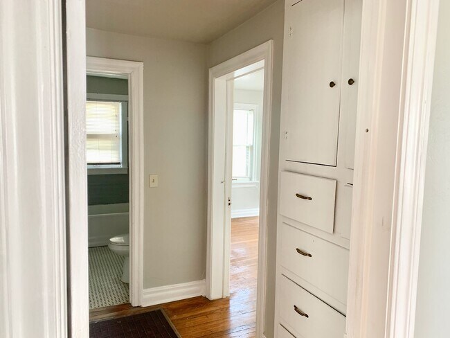 Building Photo - Nice 2 Bed 1 Bath Apartment in Great NW OKC Location! $820 Per Month!