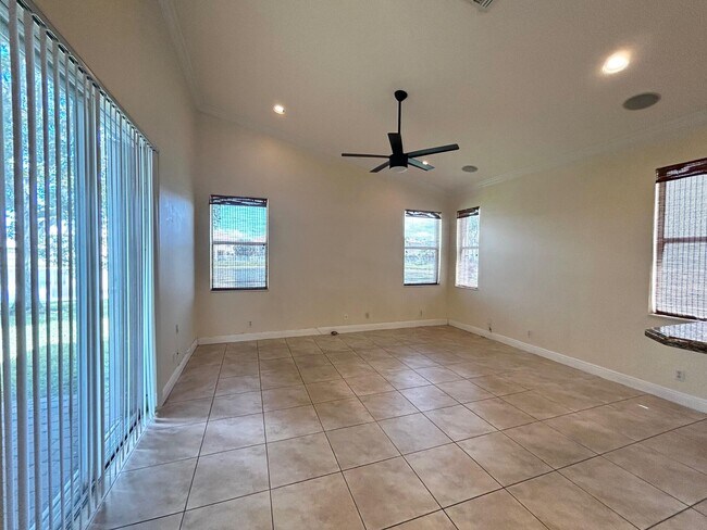 Building Photo - 7458 Via Luria