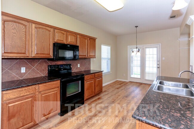 Building Photo - 212 Crowfoot Dr