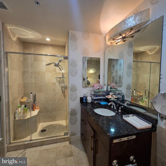 Building Photo - 8220 Crestwood Heights Dr
