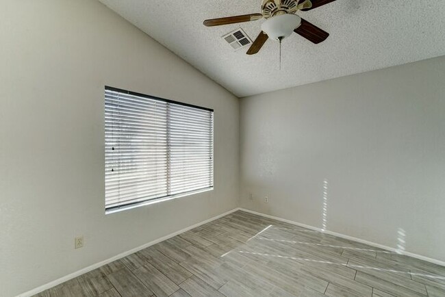 Building Photo - READY TO VIEW NOW! -$300 OFF FIRST MONTH R...