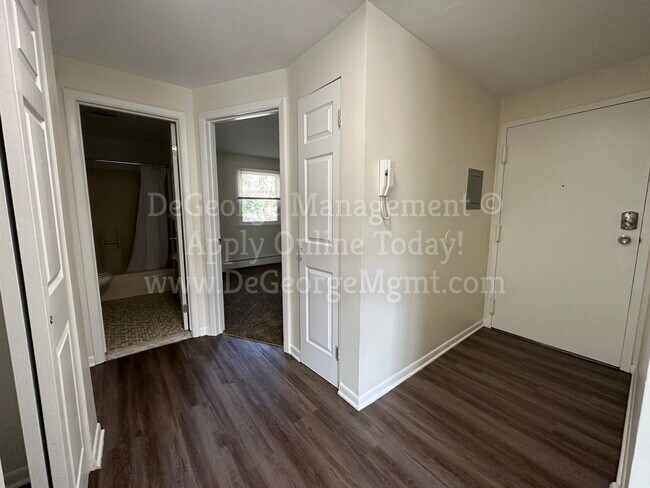 Building Photo - Georgetown Manor Apartments