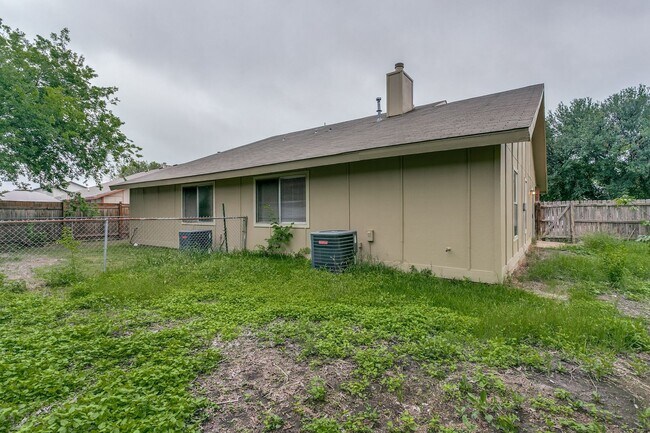 Building Photo - 2-BEDROOM DUPLEX