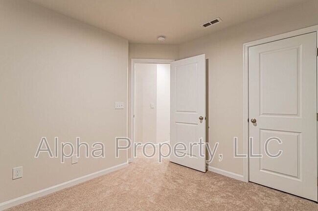 Building Photo - 301 Parkridge Wy