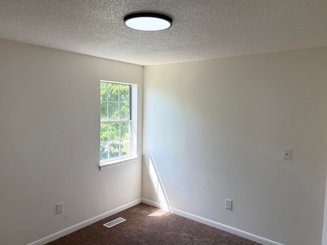 Building Photo - 2701 McIntosh Dr