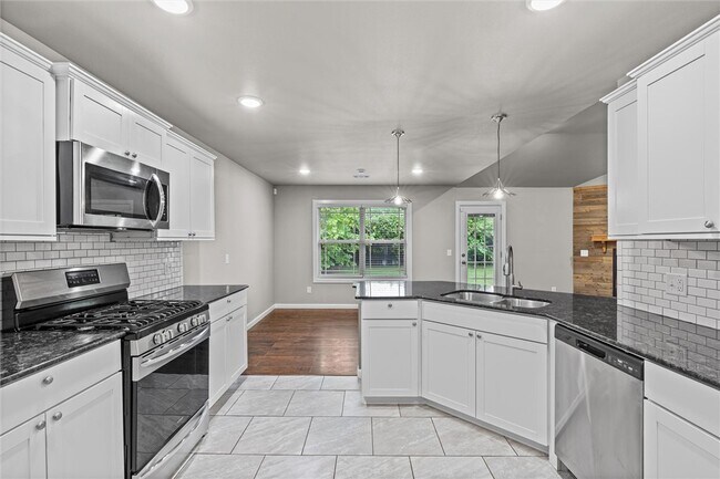 Building Photo - 3209 Oglethorpe St