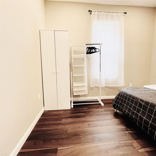 Building Photo - 3 br, 1 bath House - 2623 Edwin Street Fir...