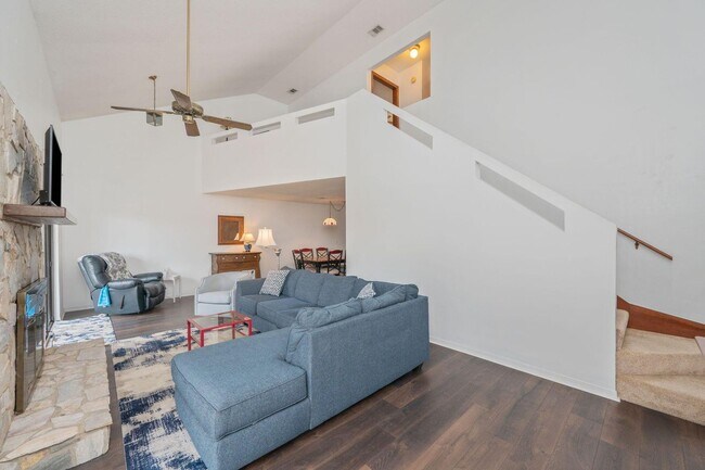 Building Photo - Enjoy resort-style amenities with this rental!