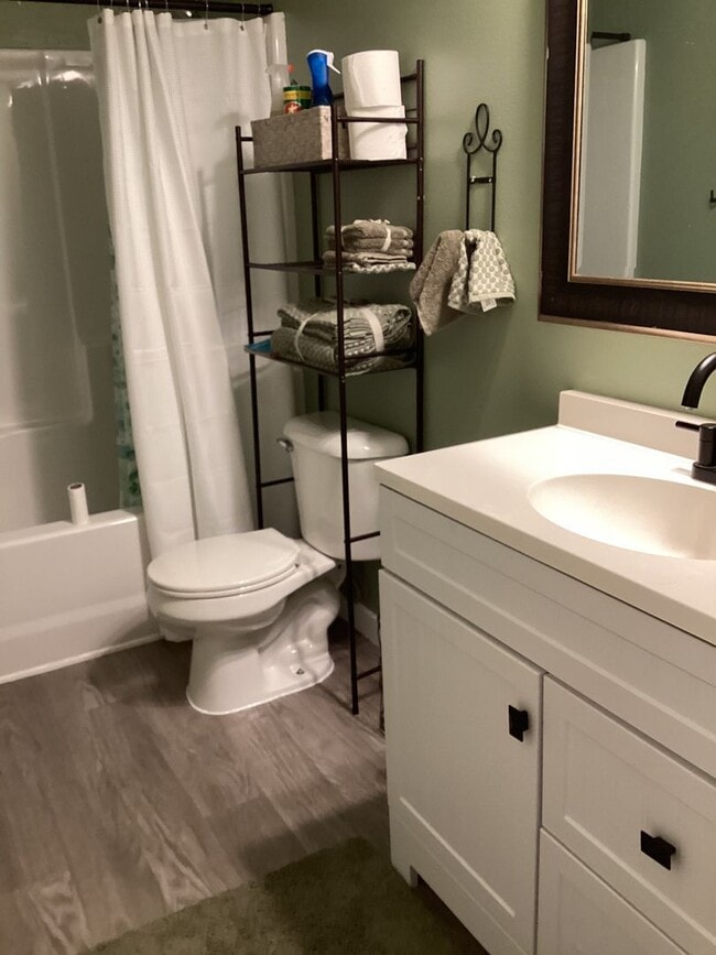 Building Photo - NK01