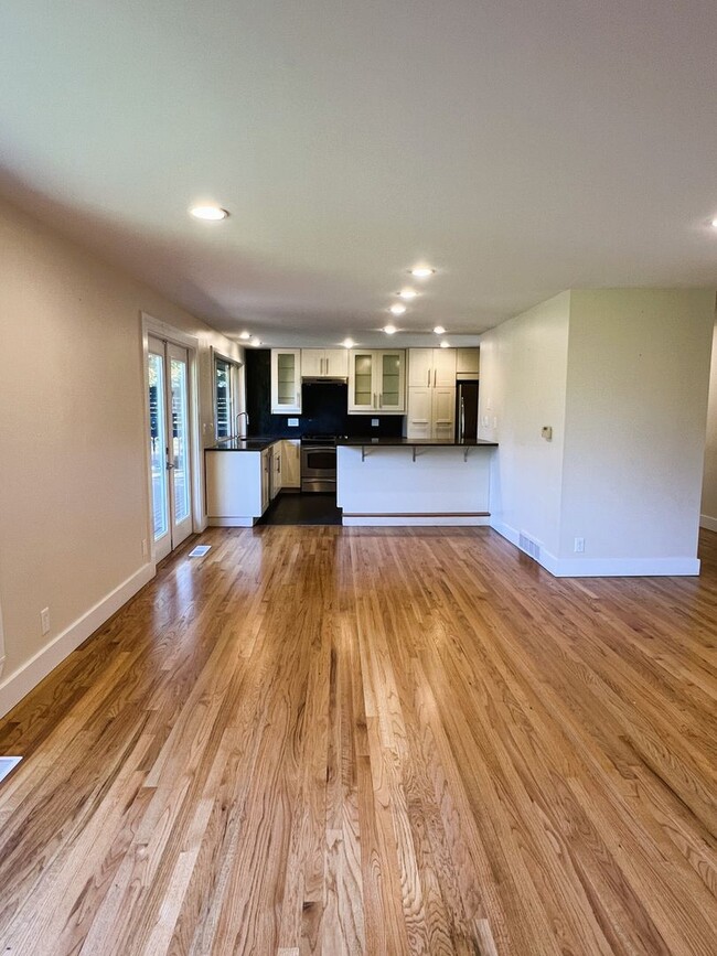 Building Photo - Charming Gregory Heights 3 Bed / 2.5 Bath