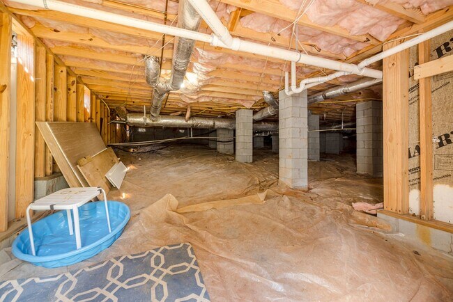 Building Photo - 4893 Somerset Dr