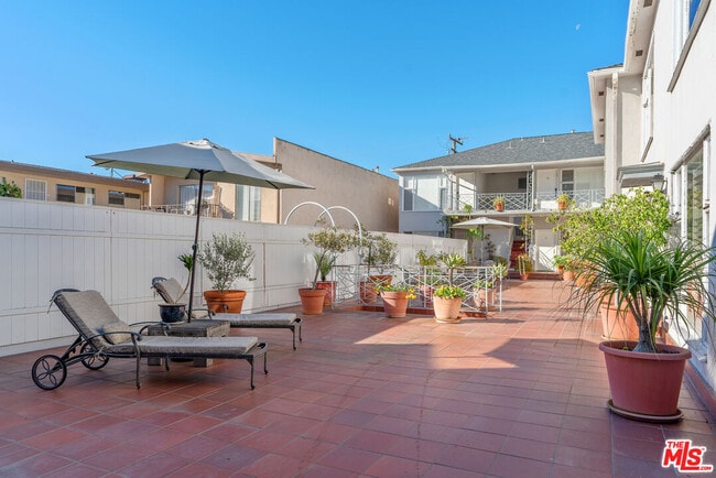 Building Photo - 1275 N Harper Ave