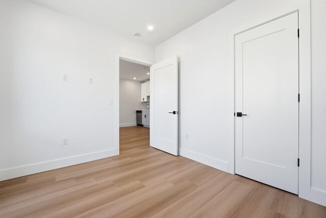 Building Photo - 337 Johnston Ave