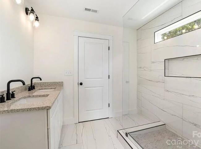 Building Photo - Charming BRAND NEW 3BR/2BA For Rent in Cha...