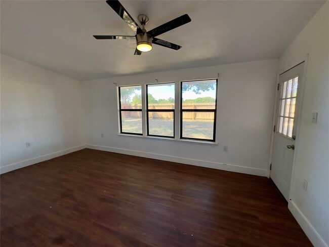 Building Photo - 2110 Meadow Brook Dr