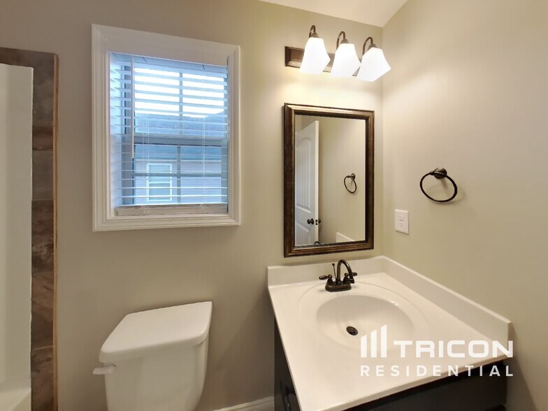 Building Photo - 891 Isaac Dr