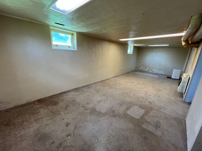 Building Photo - Two Bedroom Single Family Home on 3 Acres!