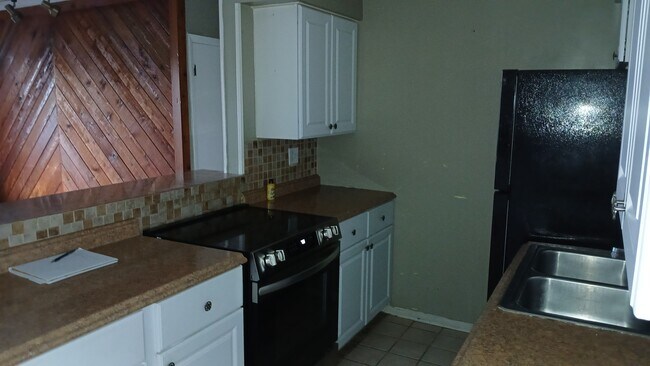 Kitchen counter to living room - 211 Sandy Cir