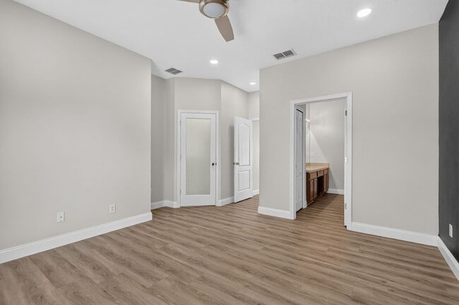Building Photo - 3/2 Home on a Cul-de-Sac with Beautiful Yard!