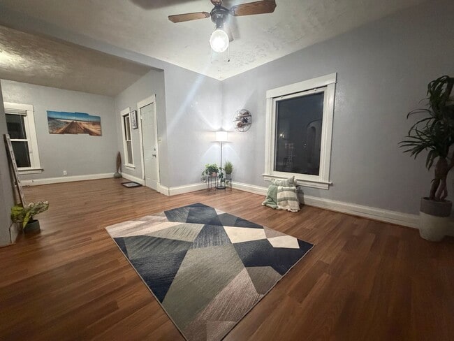 Building Photo - 2 bed, 1 bath home for rent in West Waterloo