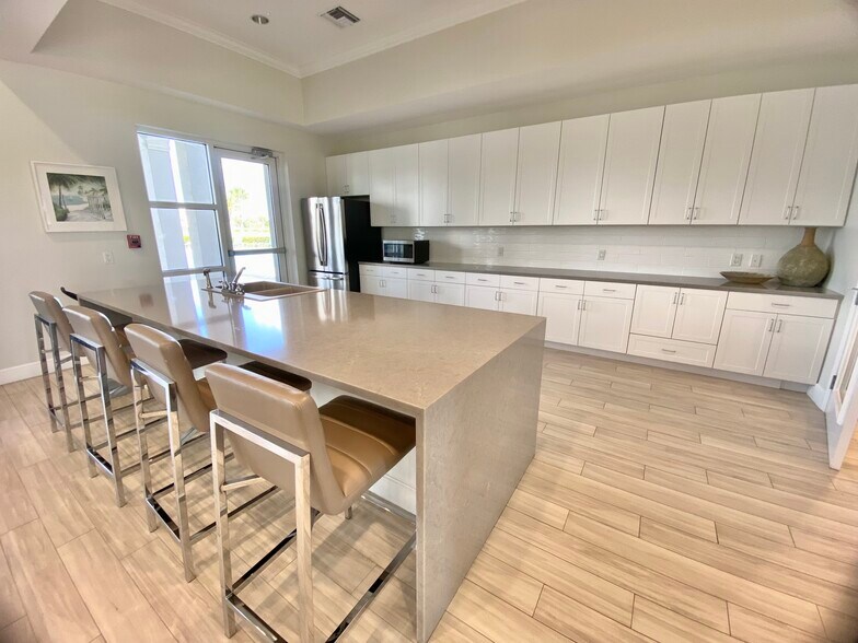 Building Photo - 7879 NW Greenbank Cir