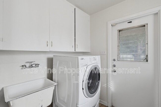 Building Photo - 2423 W Gramercy Pl