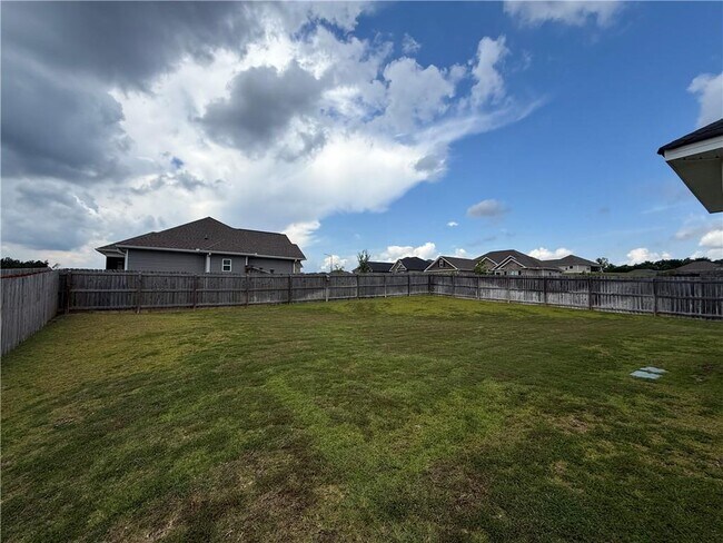 Building Photo - 231 Creek Ridge Dr